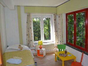Apartment, 2 Schlafzimmer | Individuell dekoriert, individuell eingerichtet, Bügeleisen/Bügelbrett