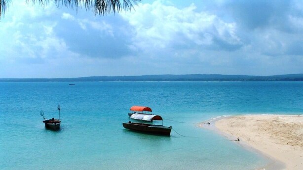 Pantai berhampiran 