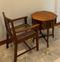 Escritorio, tabla de planchar con plancha, wifi gratis y ropa de cama 