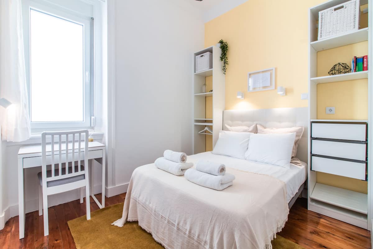 7 bedrooms, WiFi (free), bed sheets