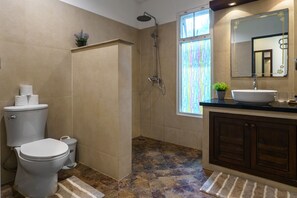 Towels, soap, shampoo, toilet paper - Meursault - Private Pool Villa (Rawai)