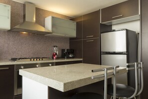 Fridge, microwave, oven, stovetop