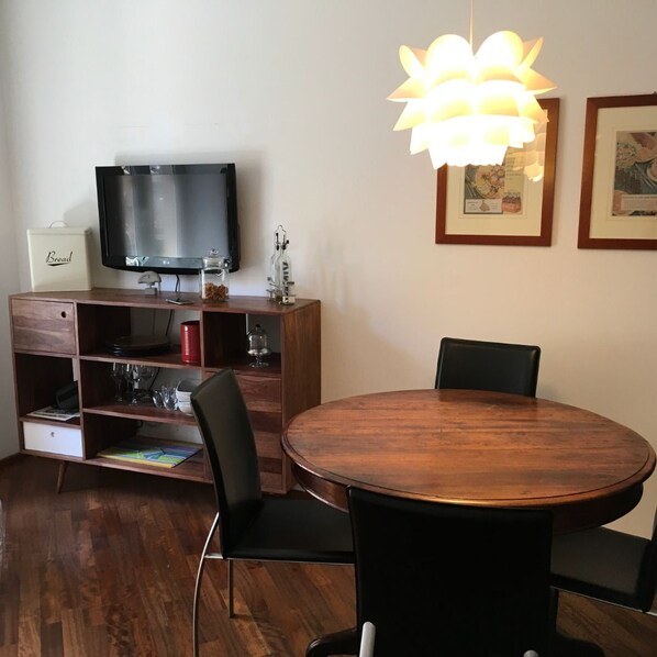 Appartamento, 1 camera da letto | Pasti in camera