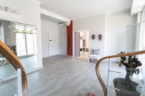 Lobby - Boulevard 900 - Comfort and Style - Entire Structure 12 Beds (Revello)
