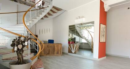 Boulevard 900 - Comfort and Style - Entire Structure 12 Beds