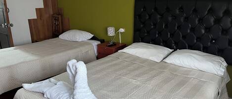 Triple Room, Private Bathroom | Desk, free WiFi, bed sheets