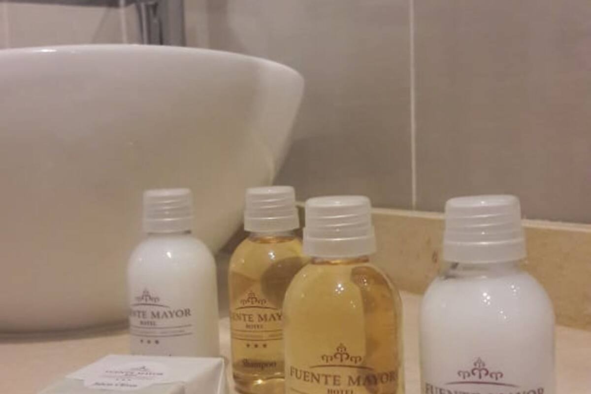 shower, free toiletries, bidet, towels