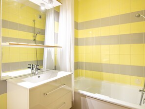 Rainfall showerhead