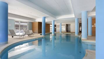 Indoor pool, sun loungers