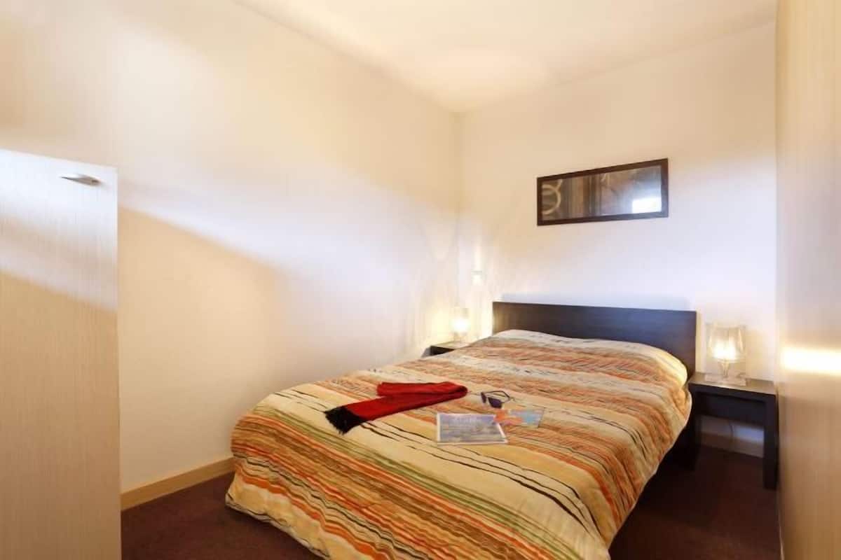 Cots/infant beds, free WiFi