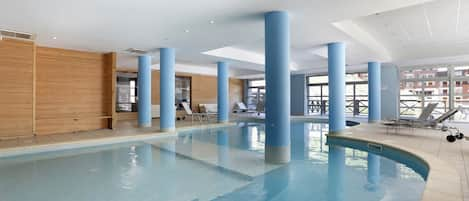 Indoor pool, sun loungers