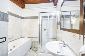 Shower, jetted tub, hair dryer, bidet
