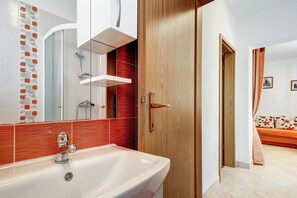 Douche, serviettes fournies