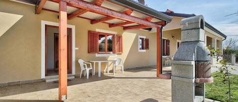 屋外ダイニングエリア