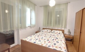 2 bedrooms, WiFi, bed sheets