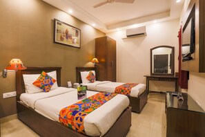 Deluxe Room | Desk, rollaway beds, free WiFi, bed sheets