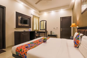Deluxe Room | Desk, rollaway beds, free WiFi, bed sheets