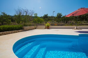 Outdoor pool - Holiday rental with large terraces and private pool near beach in Razanj (Ražanj Rogoznica)