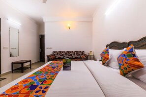 Habitación Premium | Escritorio, sistema de insonorización, wifi gratis y ropa de cama