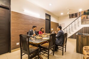 Dining - Via Hemkunt Mansion (Noida)