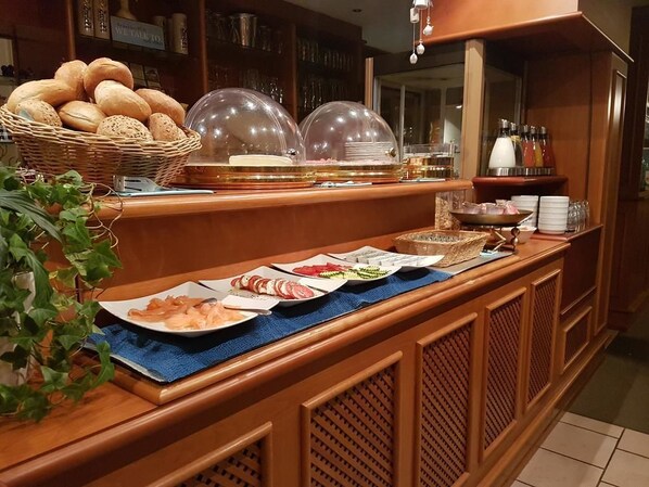 Desayuno bufé gratuito y diario