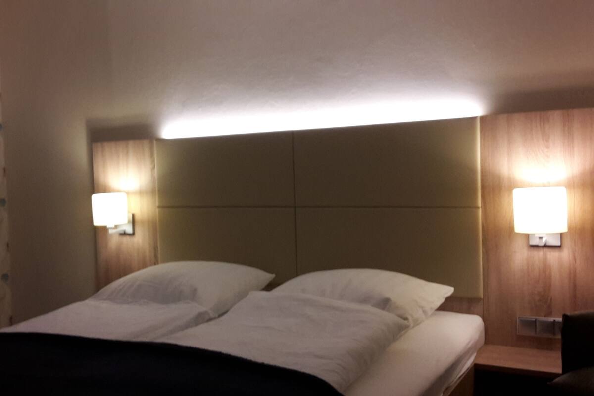 Habitación doble superior | Escritorio, cortinas opacas, cunas (de pago) y wifi gratis
