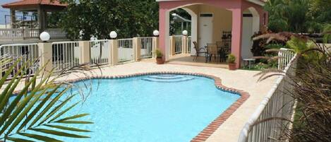 حمّام سباحة خارجي