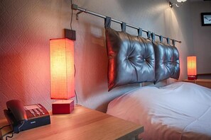 Individually decorated, individually furnished, free WiFi, bed sheets - Logis Hôtel de France (La Cote-Saint-Andre)