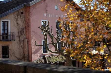 Exterior. Logis Hôtel de France