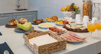 GuestHouse - Double Room with Private Bathroom - (Room 2 Uriel )