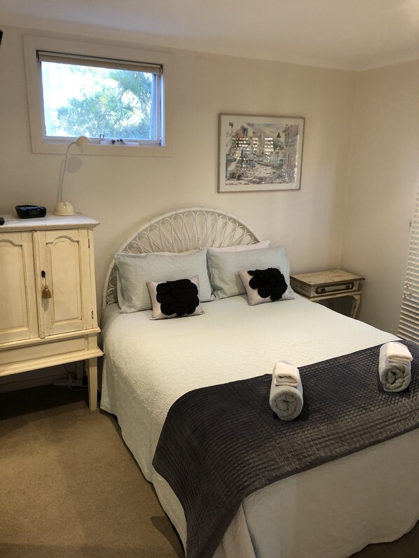 2 makuuhuonetta, silitysrauta/-lauta, ilmainen Wi-Fi, vuodevaatteet