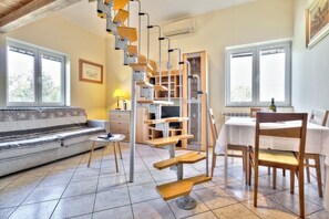 Interior - A 1 bedroom + gallery bedroom apartment with terrace and private parking - Lana1 (Petrovija)