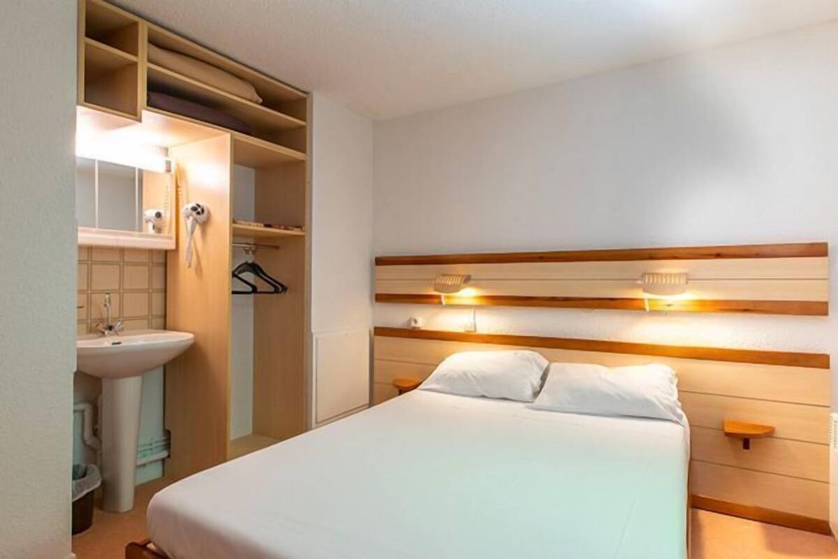 2 quartos, individualmente decorados, individualmente mobiliados