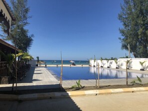 室外泳池
