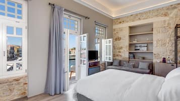 Egyptian cotton sheets, premium bedding, pillow-top beds, in-room safe
