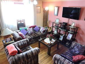 Lobby sitting area - Hospedaje La Nuit (Cusco)