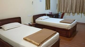 Minibar, escritorio, cortinas blackout y wifi gratis