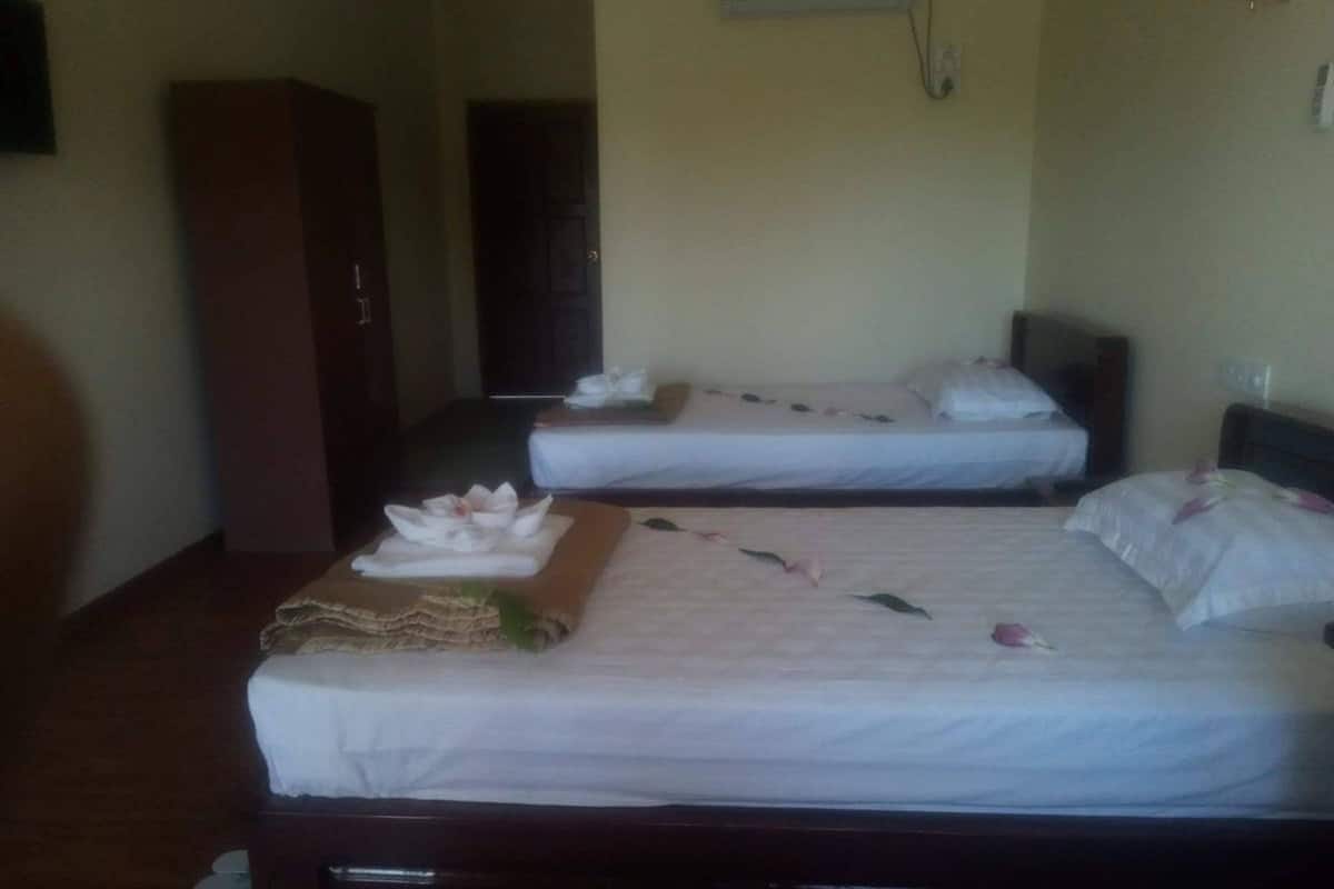 Minibar, desk, blackout curtains, free WiFi