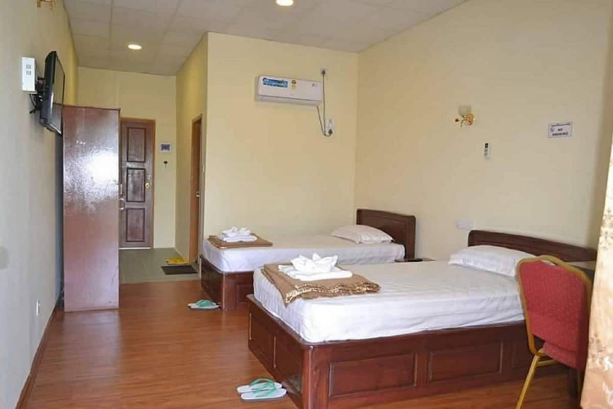 Minibar, bàn, màn/rèm cản sáng, truy cập Internet không dây miễn phí 