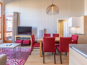 Dining - Beautiful 4-room apt with pool, spa, gym, parking and WIFI included at Arcs 1800 (Les Arcs 1800)