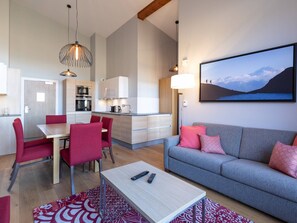 TV - Beautiful 4-room apt with pool, spa, gym, parking and WIFI included at Arcs 1800 (Les Arcs 1800)