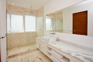 Apartment | Dusche im Bad