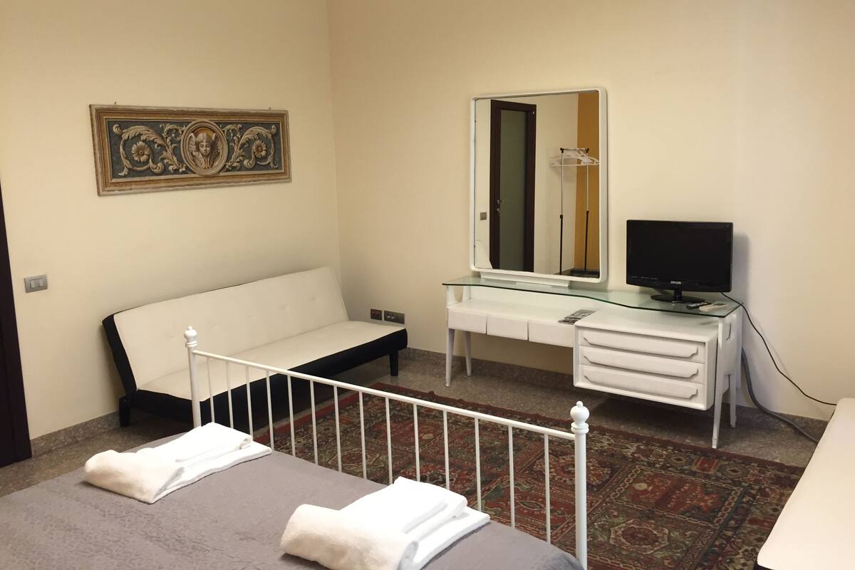 Quadruple Room, Multiple Beds, Non Smoking, Shared Bathroom | WiFi (free), bed sheets