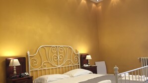 Room, 1 Double Bed, Non Smoking, Shared Bathroom | WiFi (free), bed sheets - Bergamo Center Rooms (Bergamo)