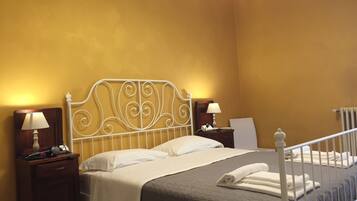 Chambre, 1 lit double, non-fumeurs, salle de bains commune | Wi-Fi gratuit, draps fournis