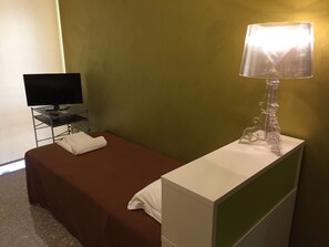 Double Room, 2 Twin Beds, Non Smoking, Shared Bathroom | Free WiFi, bed sheets - Bergamo Center Rooms (Bergamo)