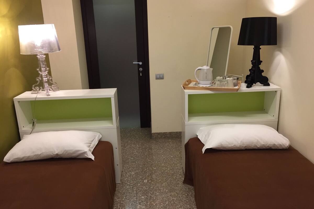 Double Room, 2 Twin Beds, Non Smoking, Shared Bathroom | WiFi (free), bed sheets