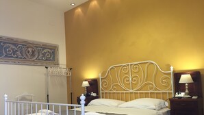 Room, 1 Double Bed, Non Smoking, Shared Bathroom | WiFi (free), bed sheets - Bergamo Center Rooms (Bergamo)
