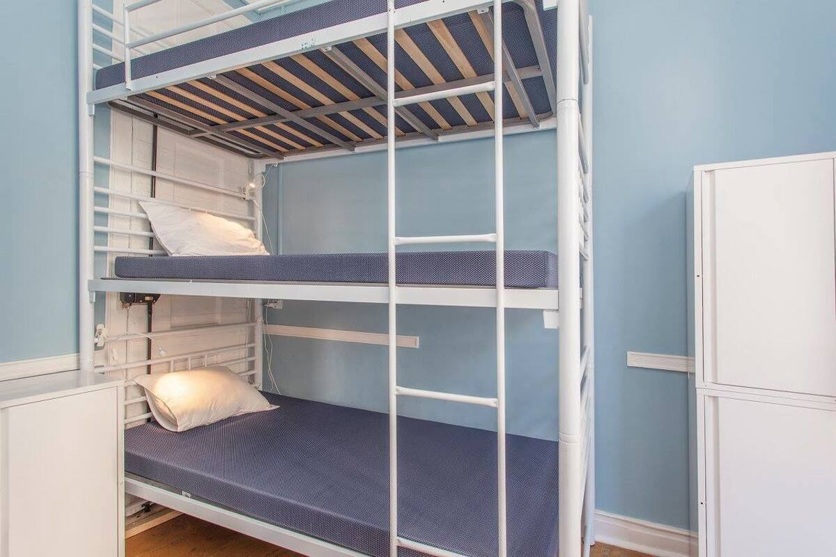 Free WiFi, bed sheets