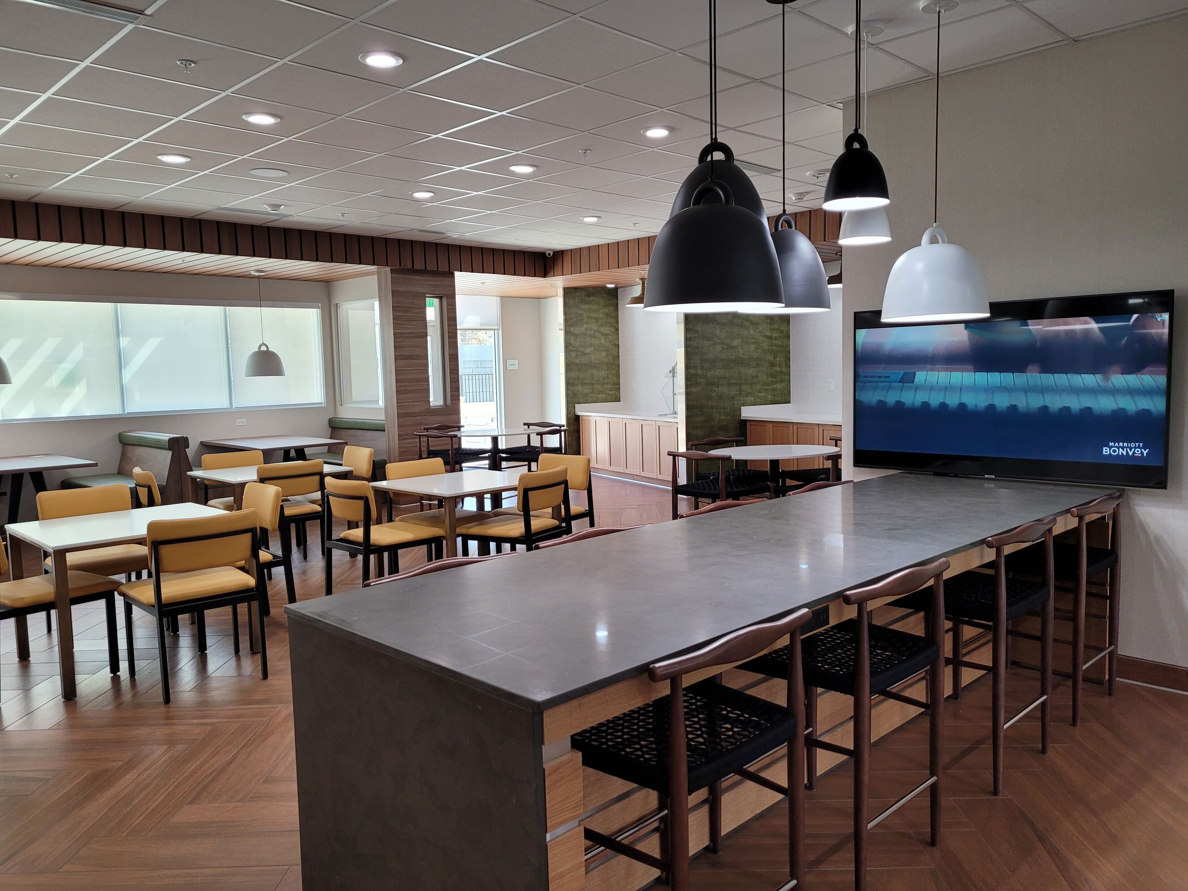 free daily self-service breakfast